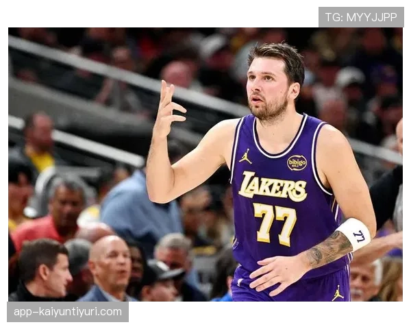 东契奇挡拆单打压库里，提升关键回合效率