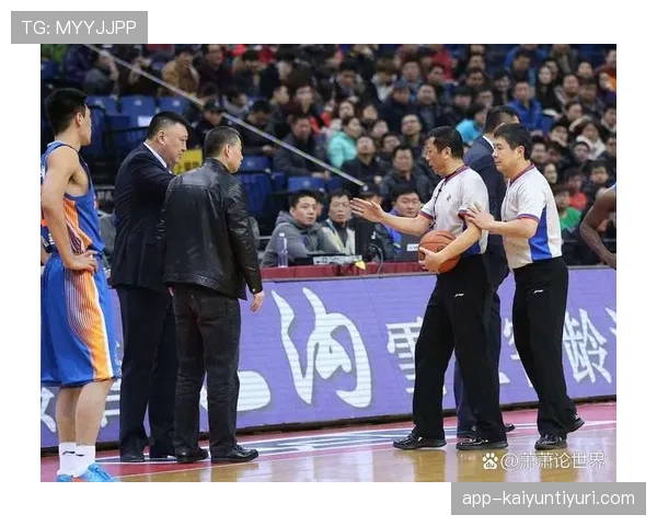 裁判哨音在足球比赛中判罚中的关键作用和规则要求